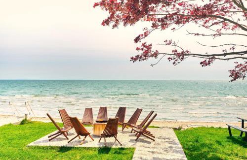 Wainfleet Apartment | The Long Beach Resort - Beachfront Cottages & Townhouse Suites