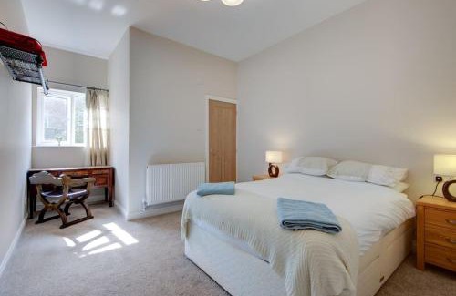 Chesterfield Apartment | The Long Hall 2 bed ground floor annexed apartment - sleeps 6
