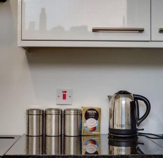 Chesterfield Apartment | The Long Hall 2 bed ground floor annexed apartment - sleeps 6