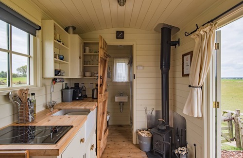 St Mary's Bay Cabin | The Lookerer by Bloom Stays - a rural shepherds hut with amazing views!