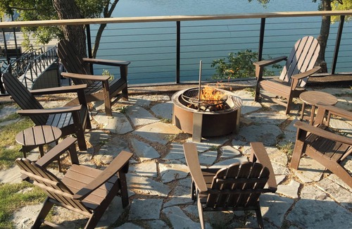 Lake Bridgeport House | The Lookout at Lakewood, Lakefront Paradise with Ultimate Entertainment, Hot Tub and Dock