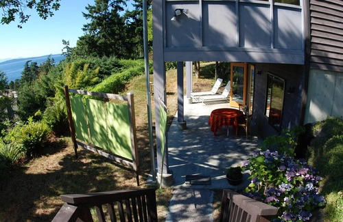 Endolyne Apartment | The Lookout, Close to Beach, No cleaning fee. Private and lovely view.