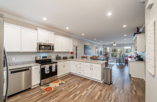 Lake Hamilton House | The Lookout - Lake Views, Swim, Fish, & More!