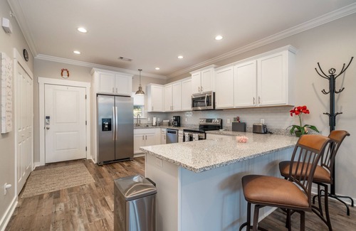 Lake Hamilton House | The Lookout - Lake Views, Swim, Fish, & More!