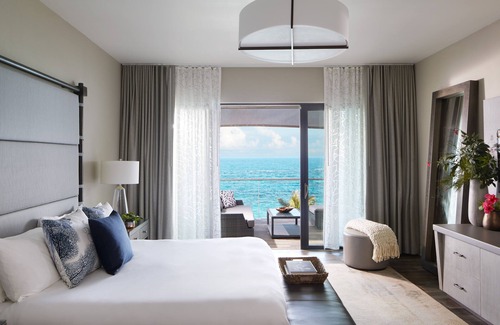 Smith's Hotel | The Loren at Pink Beach