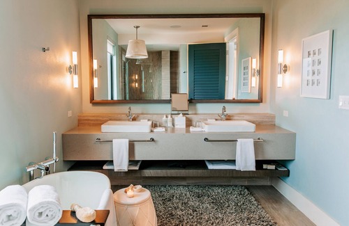 Smith's Hotel | The Loren at Pink Beach