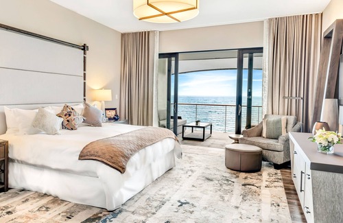 Smith's Hotel | The Loren at Pink Beach