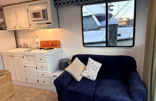 Manteo Boat Rental | The LOVE Boat! -An OBX Floating Getaway-