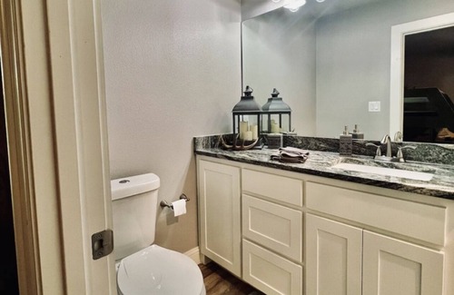 Gainesville Cottage | The Love Shack at Moss Lake
