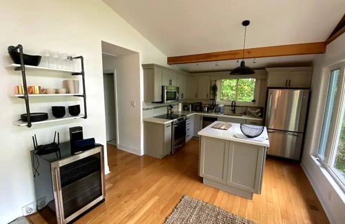Frontenac Cottage | The Lowry Lakehouse, your South Frontenac cottage retreat