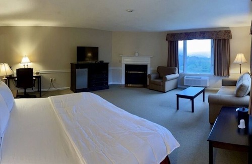 Lucerne-in-Maine Hotel | The Lucerne Inn