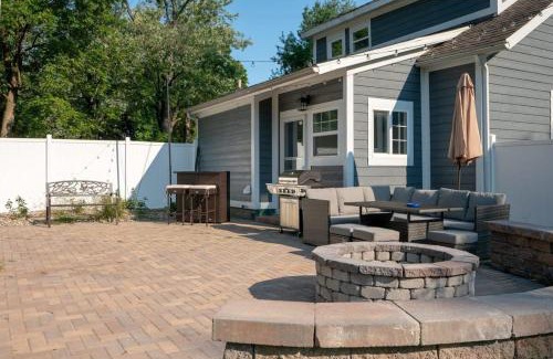 Roseland House | The Lucky Charm Home of the Fighting Irish! BBQ Outdoor Games Coffee
