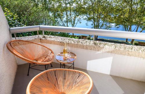 Front de Lac Apartment | The Luxe Lake - Duke Housing