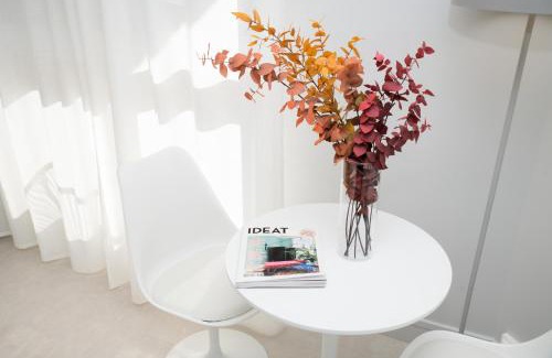 Front de Lac Apartment | The Luxe Lake - Duke Housing