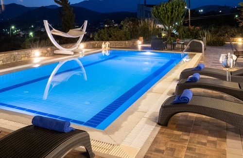 Katsikia Villa | The luxurious villa 'Friends" is located in one of the most beautiful areas