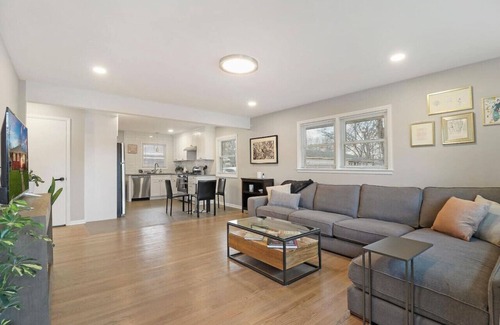Waukegan House | The Lyons Woods Ranch