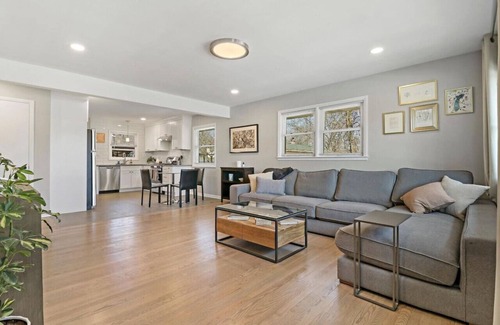 Waukegan House | The Lyons Woods Ranch
