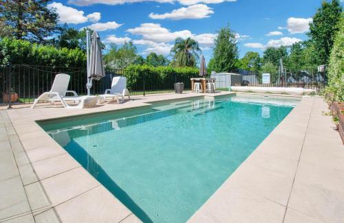 Turvey Park House | The Macleay - Poolside Entertainer, Pets Allowed