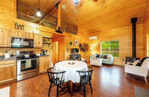 Banner House | The Magpie Cabin - it's adorable & close to town!