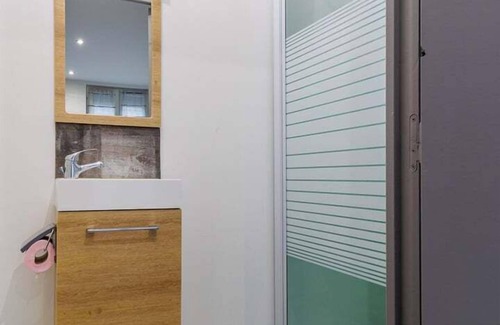 Valenciennes Apartment | The Mahana Room ~ Autonomous Arrival ~ 2 people