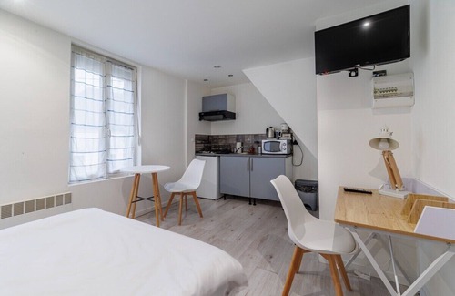 Valenciennes Apartment | The Mahana Room ~ Autonomous Arrival ~ 2 people
