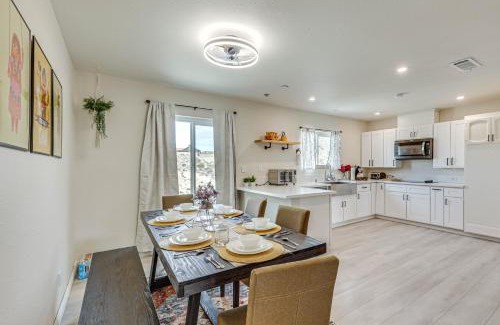 Yucca Valley House | The Maharaja Retreat with Hot Tub and EV Charger!