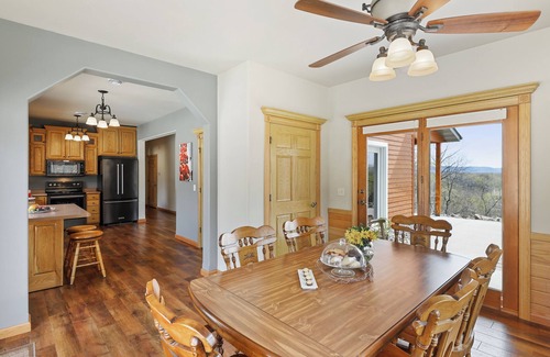 Pepin Cabin | The Main Stay on the Bluff: Private 4-Bedroom Retreat in peaceful Pepin.