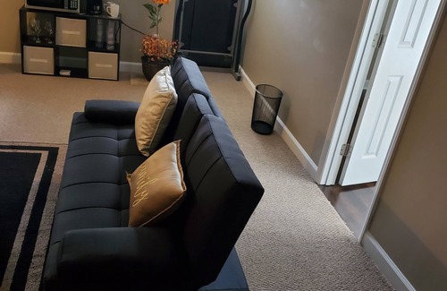 State Park Apartment | The Majestic Suite off Brickyard