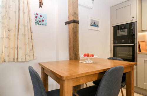 Blandford Forum Cottage | THE MALTHOUSE, pet friendly, with a garden in Blandford Forum