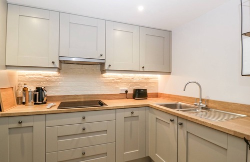 Blandford Forum Cottage | THE MALTHOUSE, pet friendly, with a garden in Blandford Forum