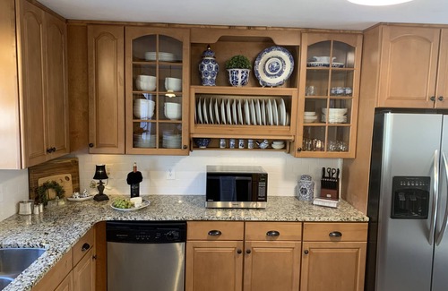 Warm Springs House | The Manse at Warm Springs - 5 bdrm, pet friendly, 1 mi from Warm Springs Pools