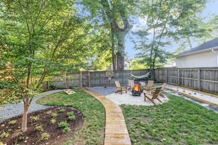 Hope Gardens House | The Maple House - Huge Backyard & Mins to Broadway