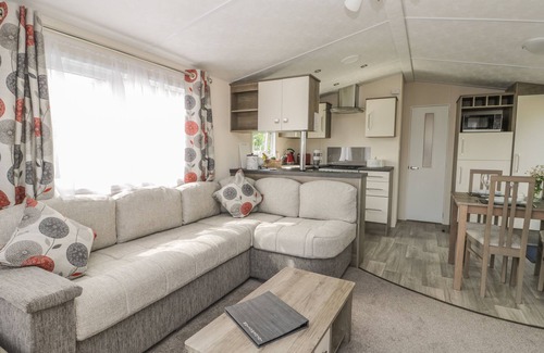 Cloughton Cottage | THE MAPLE, pet friendly, with a garden in Cloughton