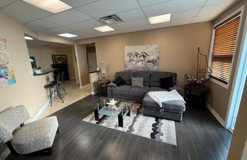 Grimsby Apartment | The Marina's Cove - Suite B - WIFI and 2 Free Parking