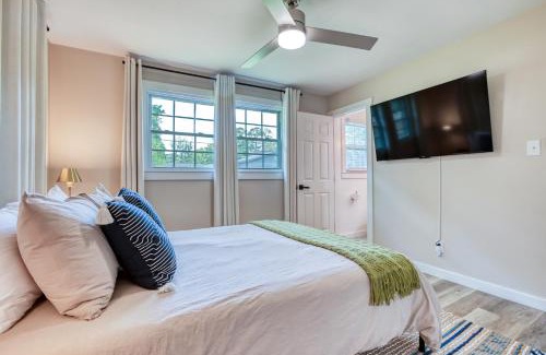 Thunderbolt House | The Mariners Rest, Near Downtown, Savannah Coastal Charm