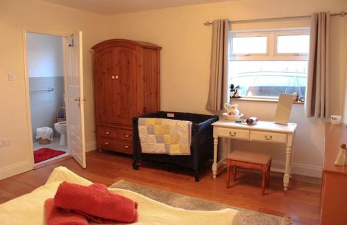 Kells House | The Marshes - Large home, short drive to beach