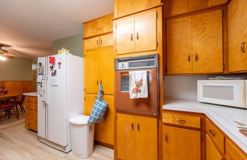 Slaton House | The Mary Martha - 3BR/2BA - Family Home