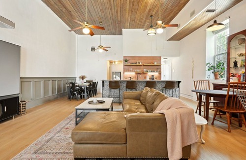 Elgin Villa | The McKinley on Elgin's Historic Main Street