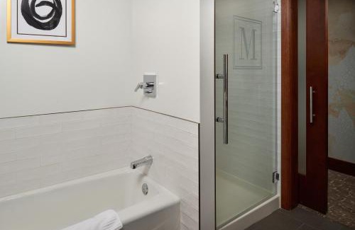 Muscatine Hotel | The Merrill Hotel & Conference Center, Muscatine, a Tribute Portfolio Hotel