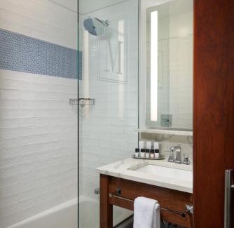 Muscatine Hotel | The Merrill Hotel & Conference Center, Muscatine, a Tribute Portfolio Hotel