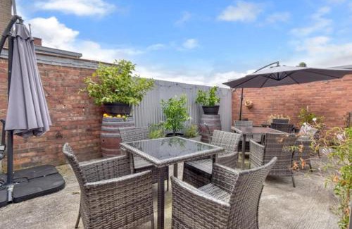 Ararat Hotel | The Mess and Barracks