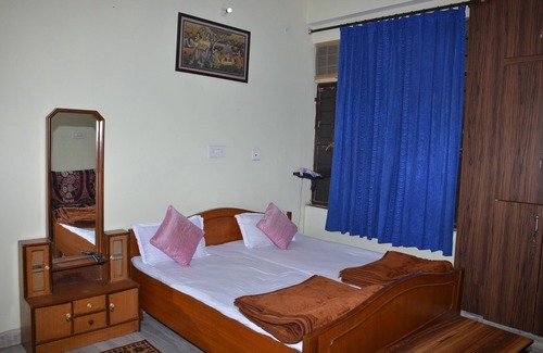 Vaishali Nagar House | The Midas Guest House a Home with personal Care