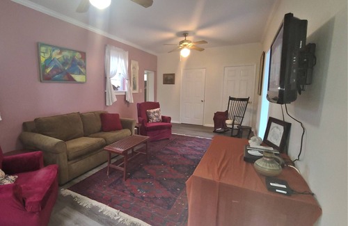 Lovettsville Cottage | The Milk Cottage - Cozy Getaway in the Country