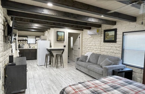 Wimberley Cabin | The Mockingbird Inn