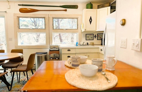Wellfleet Cottage | The Mod Pod~2 bd/2.5 bth/dog/games/steps to beach