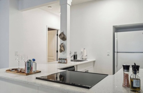 Cochrane House | The Modern Lodge Retreat with INFRARED SAUNA & Amenities for Rest and Relaxation