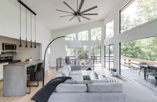 Leasburg House | "The Modern Treehouse" on Hyco Lake, NC