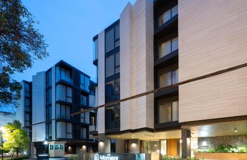 Bang Khun Phrom Hotel | The Moment