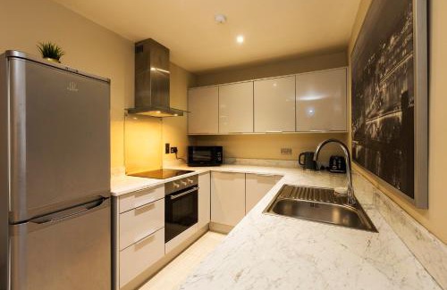 Belfast Apartment | The Monet - Chic 1 bd Apt -Gold Short Term Stays