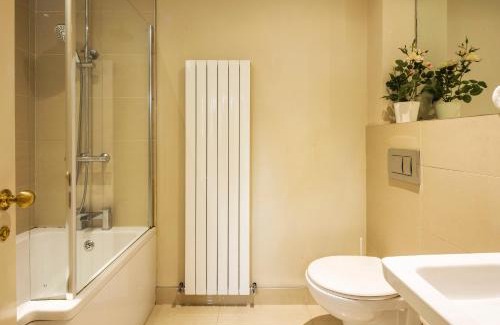 Belfast Apartment | The Monet - Chic 1 bd Apt -Gold Short Term Stays